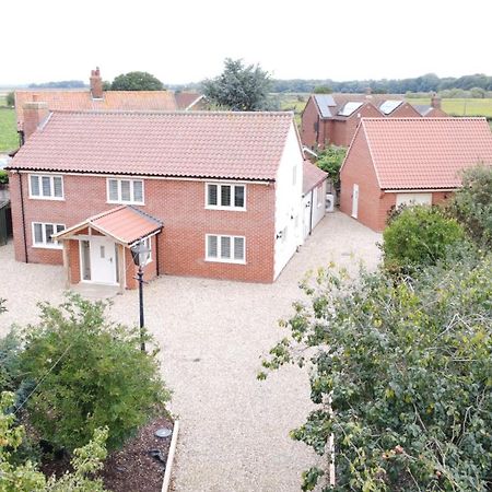 Spacious 6-Bed Home, Near The Norfolk Broads Clippesby Exteriér fotografie